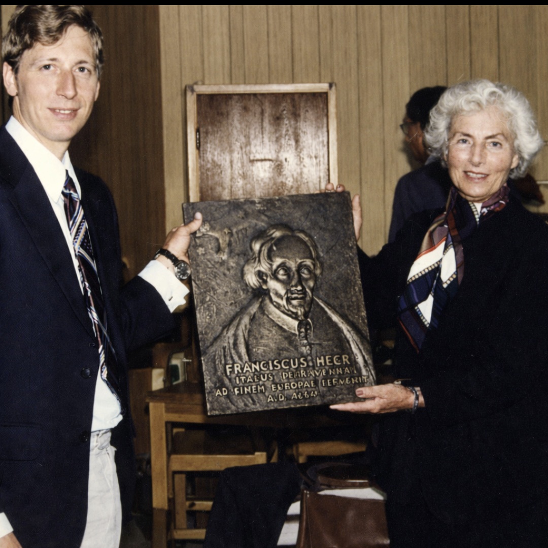 Gerd Enderud consegna la targa commemorativa a Nordkapp
